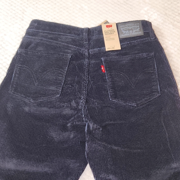 LEVI'S CORDUROY WOMENS JEANS CLASSIC MID-RISE SKINNY  SIZE 28×30 BLACK COLOR NEW - Picture 8 of 15